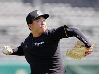 キャッチボールする村上（撮影・山口登）