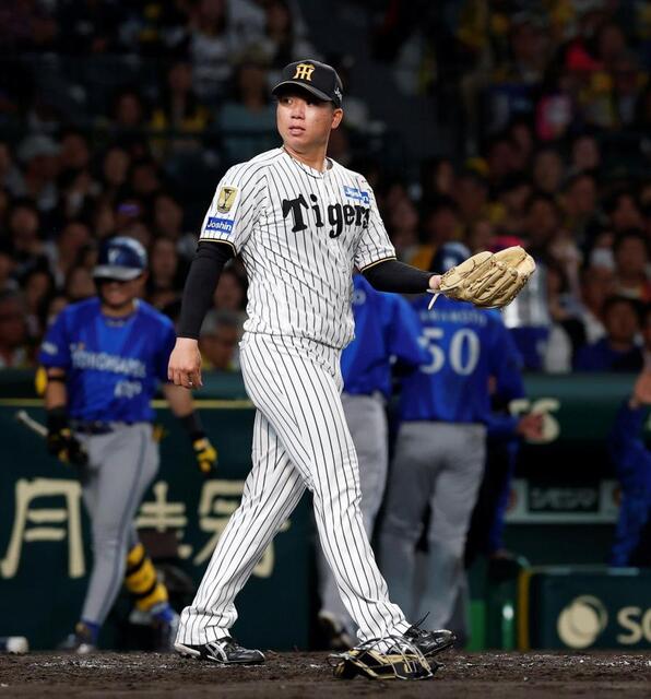 阪神が四回に2失点 2失策が絡む