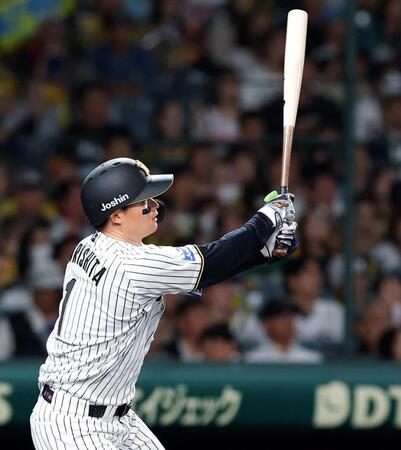 ６回、ソロを放つ森下（撮影・西田忠信）