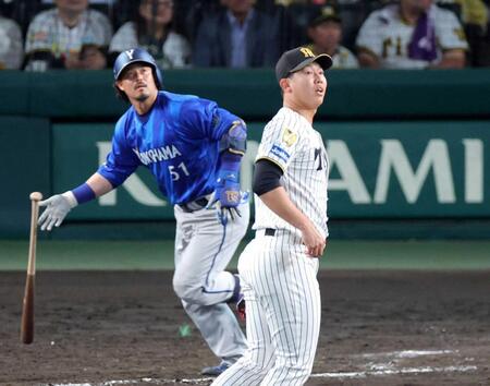 　９回、宮崎に３ランを浴びる畠（撮影・立川洋一郎）