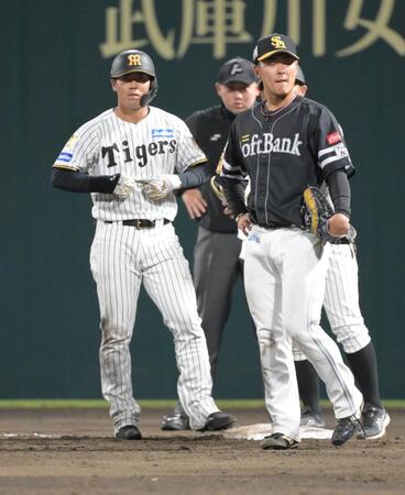 ９回、中前に適時打を放った谷端（撮影・金居みつよし）