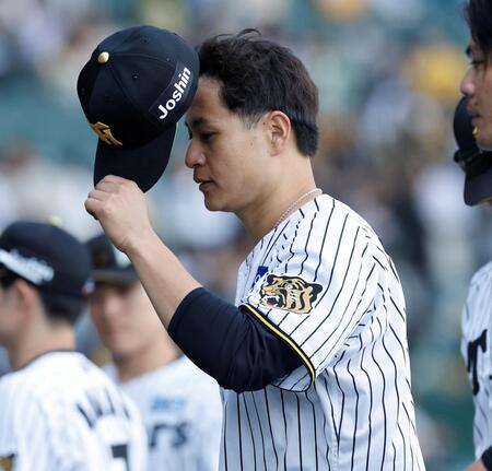 ＤｅＮＡに破れ、グラウンドを後にする大竹（撮影・西田忠信）