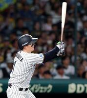 ６回、ソロを放つ森下（撮影・西田忠信）