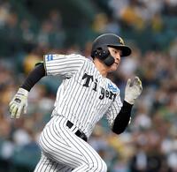 １回、二塁打を放つ高寺（撮影・西田忠信）