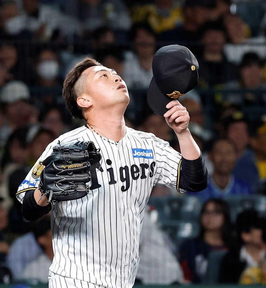 　９回、ビシエドに２点適時打を許し、天を仰ぐ桐敷（撮影・西田忠信）