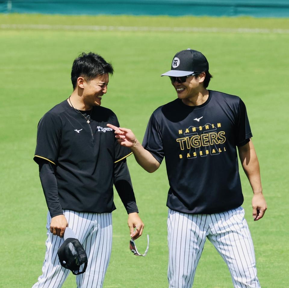 １軍に合流した元山（左）＝（撮影・山口登）
