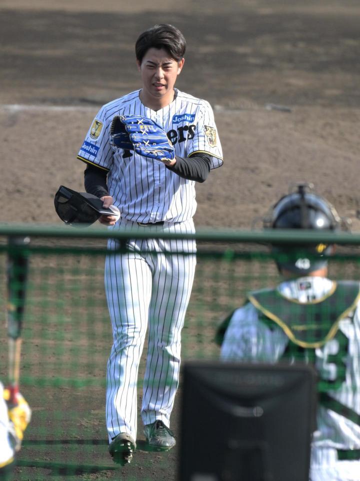 試合後、ライブＢＰに登板した下村（撮影・金居みつよし）
