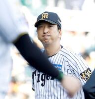 　連敗に厳しい表情を見せる藤川監督（撮影・西田忠信）