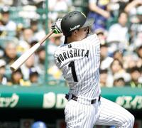 　１回、二塁打を放つ森下（撮影・西田忠信）