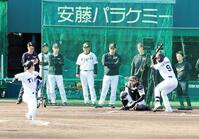 ライブＢＰに登板し、立石正広（９）と対戦する阪神・下村海翔＝日鉄鋼板ＳＧＬスタジアム尼崎