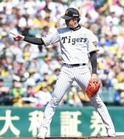 ２回、京田を空振り三振に仕留めた才木（撮影・西田忠信）