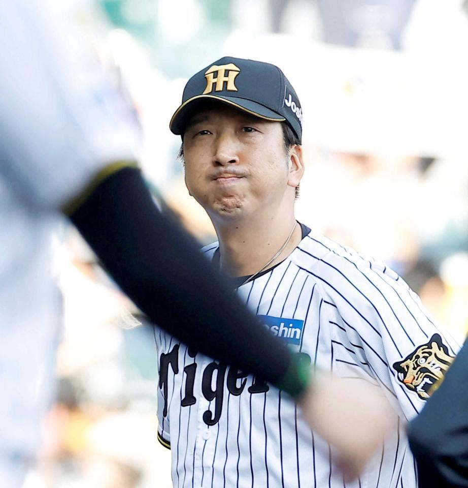 　連敗に厳しい表情を見せる藤川監督（撮影・西田忠信）