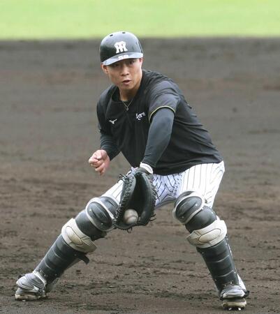 　練習に汗を流す藤田
