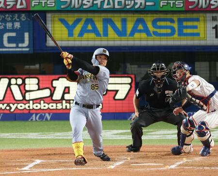 ７回、左越え２ランを放つ嶋村（撮影・金田祐二）