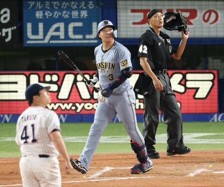 ８回、左越えソロを放つ大山（撮影・金田祐二）