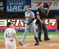 ８回、左越えソロを放つ大山（撮影・金田祐二）