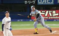 ７回、左越え２ランを放つ嶋村（撮影・金田祐二）