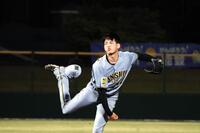 ８回、力投する阪神・早瀬朔