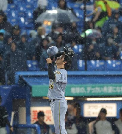 １回、ヤクルトに先制を許した高橋（撮影・棚橋慶太）