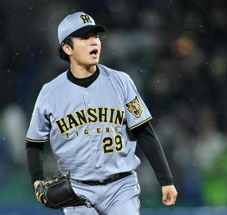 ４回、サンタナを三振に仕留める高橋（撮影・田中太一）