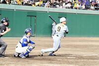 ３回、２点適時右前打を放つ立石