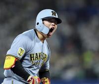 ７回、２ランを放った嶋村は雄たけびをあげながら本塁へ走る（撮影・田中太一）