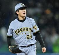 ４回、サンタナを三振に仕留める高橋（撮影・田中太一）