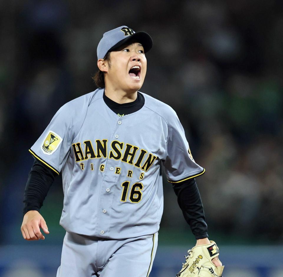 　６回、内山を三振に仕留め、雄たけびを上げる西勇（撮影・田中太一）