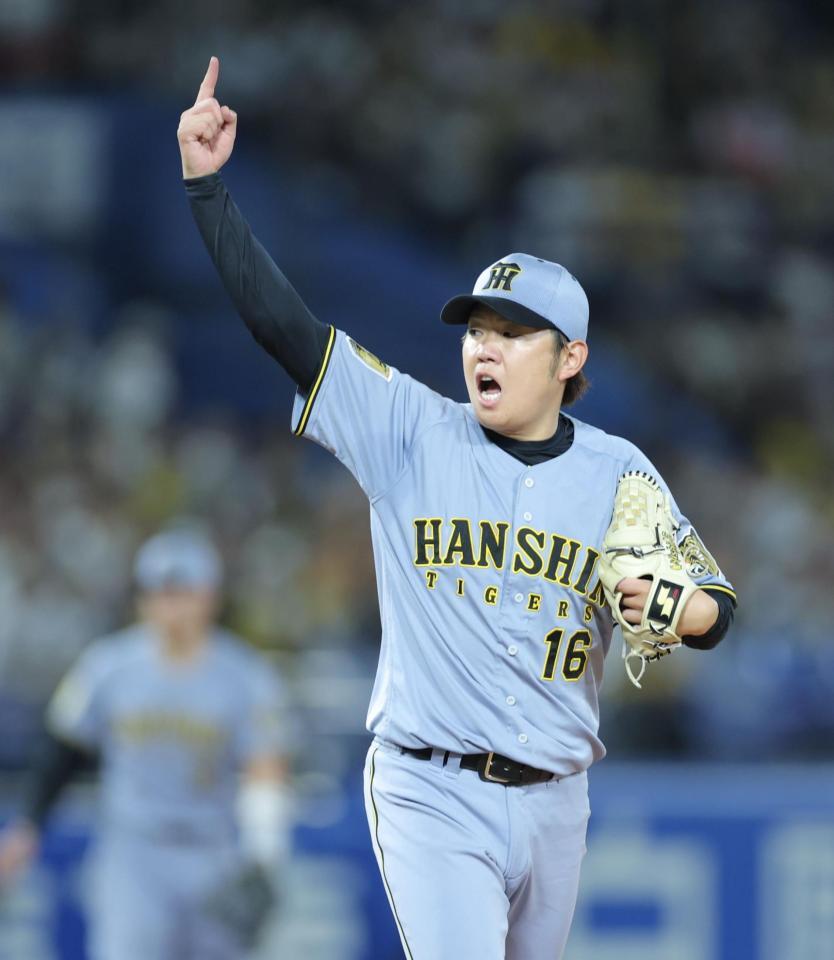 ６回、サンタナの三振をアピールする西勇（撮影・西岡正）