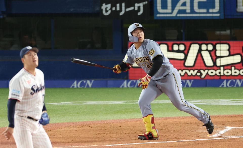 ７回、左越え２ランを放つ嶋村（撮影・金田祐二）