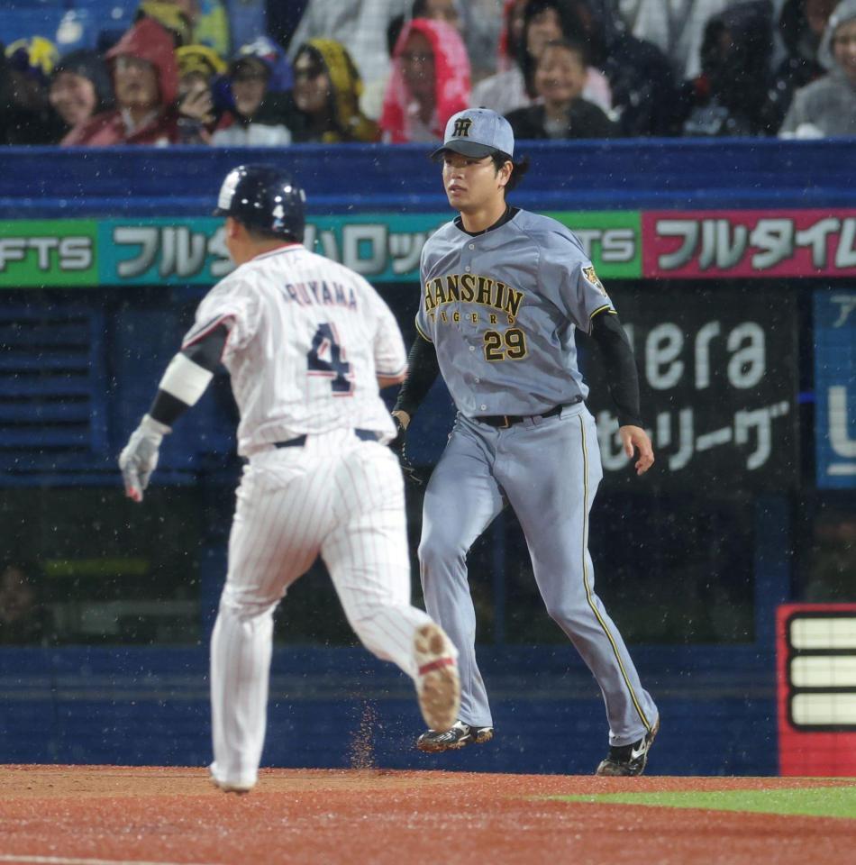 １回、先制を許した高橋（撮影・棚橋慶太）