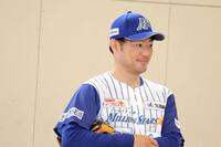 支援学校を訪問した石川ミリオンスターズ・岡崎太一監督