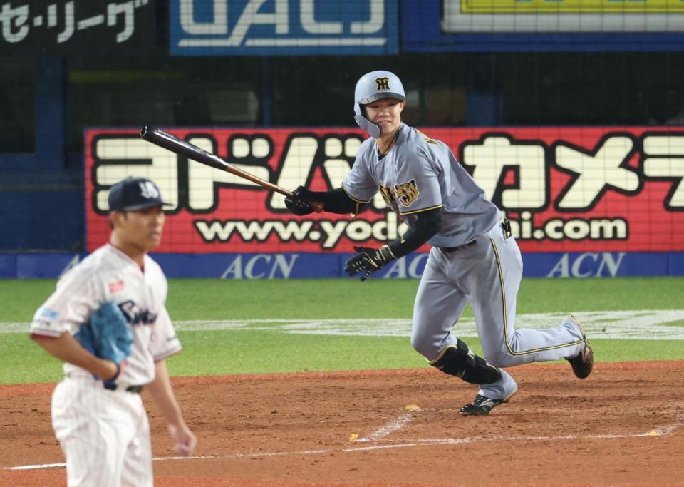 ３回、勝ち越し適時打を放つ中野（撮影・金田祐二）