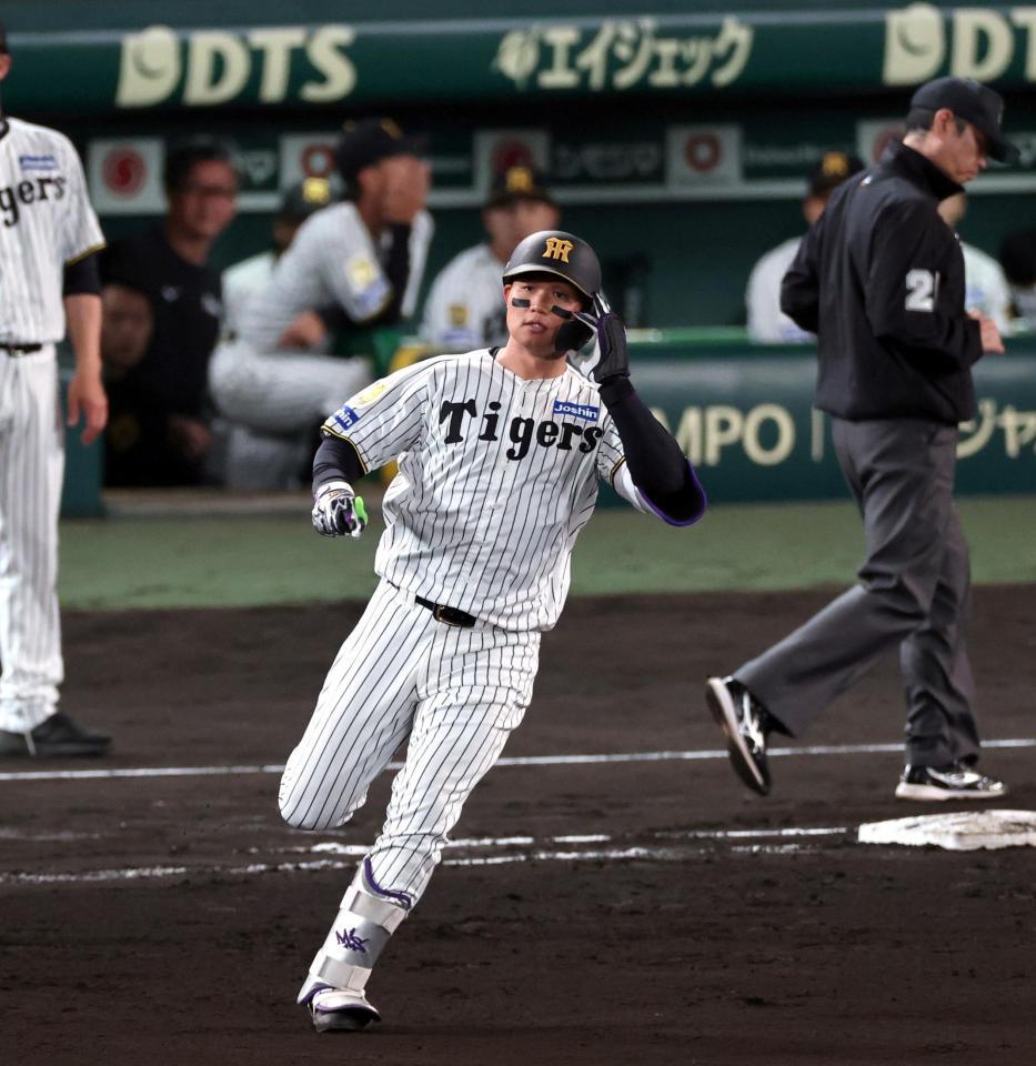 ６回、中飛に倒れる森下（撮影・山口登）