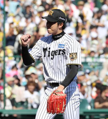 ４回、才木は野間を左飛に打ち取りガッツポーズを見せる（撮影・山口登）
