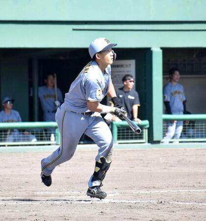 ８回、本塁打を放つ立石（撮影・河西俊輔）