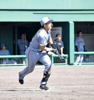 ８回、本塁打を放つ立石（撮影・河西俊輔）