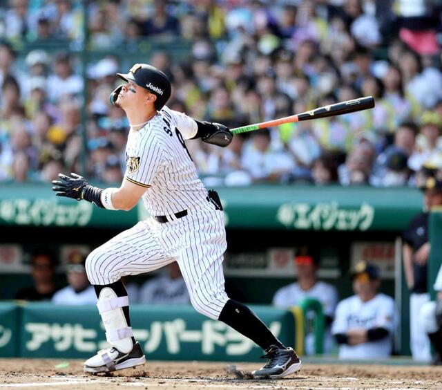 阪神・佐藤輝 4番復帰即V弾＆11号 セ打撃主要3部門単独トップ