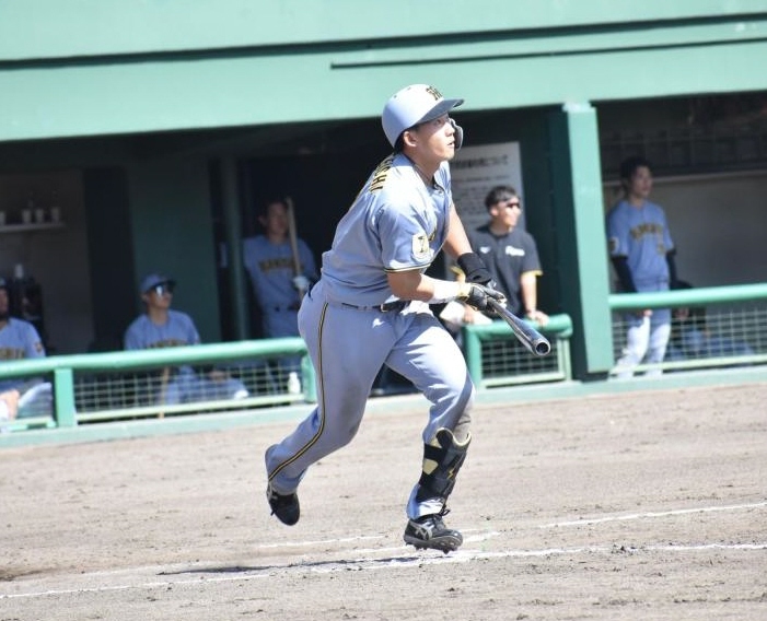 ８回、本塁打を放つ立石