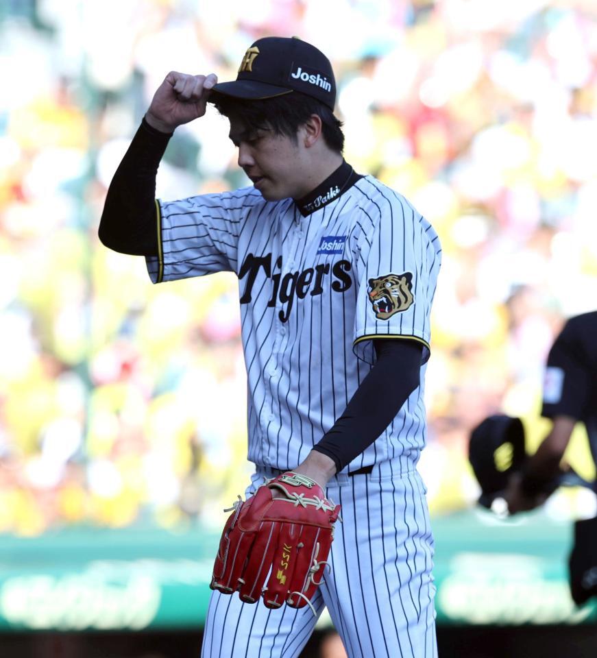 ７回、先制を許しベンチに戻る才木（撮影・山口登）