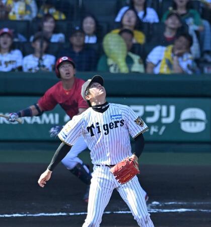 　７回、野間に先制打を許す才木（撮影・飯室逸平）