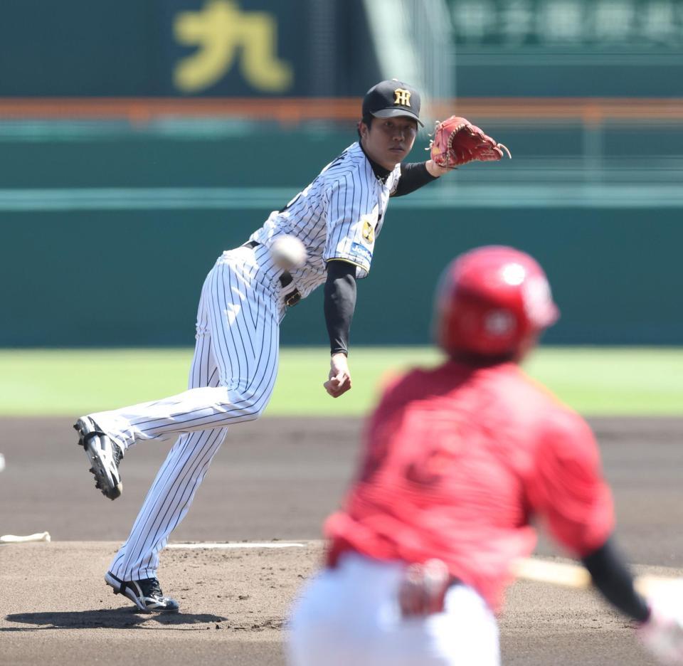 １回、菊池を遊直に仕留める才木（撮影・西田忠信）