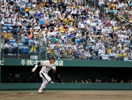 ２回、プロ初安打となる中前打を放つ立石（撮影・西田忠信）