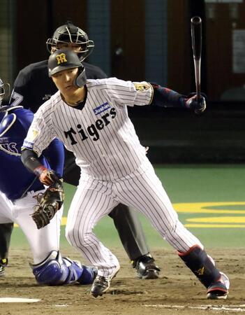 ５回、大山が左前適時打を放つ