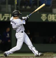 ７回、左前打を放つ森下（撮影・西田忠信）