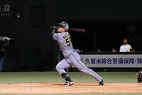 ５回、代打で左飛に倒れる前川