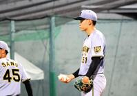 ２回、ソフトバンク打線に打ち込まれ、マウンドで立ち尽くす早川