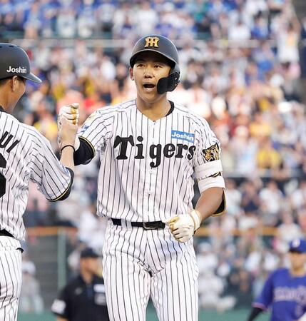 　プロ初安打を放ち塁上で声を上げる立石（撮影・西田忠信）