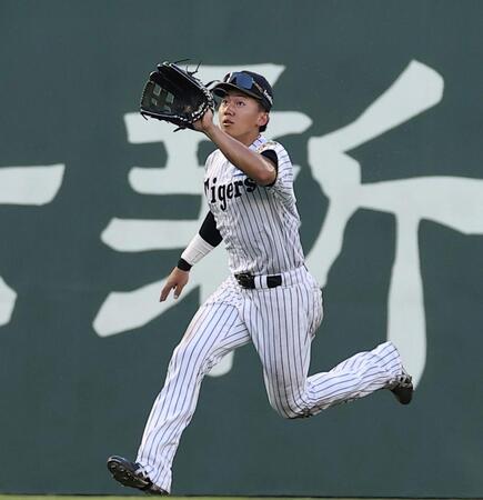 ３回、大島の飛球を追う立石（撮影・西田忠信）
