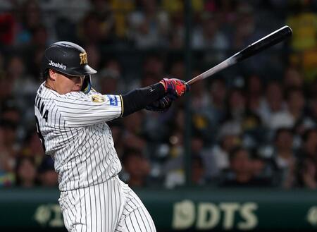 ８回、中前打を放つ大山（撮影・西田忠信）